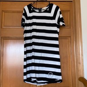 🖤New MK black and white strip dress